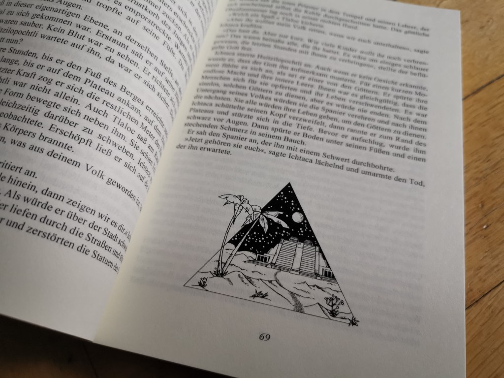 Nahaufnahme einer Seite. Man erkennt eine kleine Grafik. In einem Dreieck sieht man eine Wüste mit einem Temepl